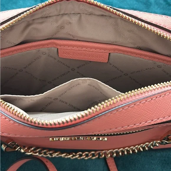 Michael Kors Coral Crossbody Bag with Gold Chain - Picture 4 of 7